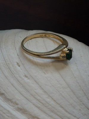 Classic 14K Yellow Gold Ring Emerald & Diamond Size 7