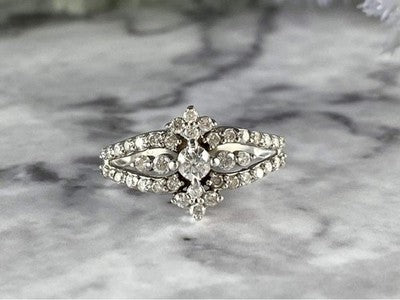 14K White Gold Diamonds Ring Size 6.5