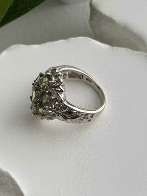 Elegant 925 Sterling Silver Peridot Ring Size 7