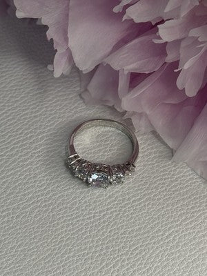 Shiny 925 Sterling Silver CZ Ring Size 7