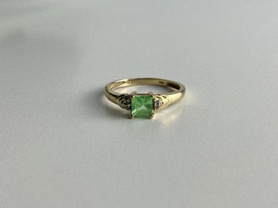 10K Yellow Gold Tsavorite & Diamonds Ring Size 6.25