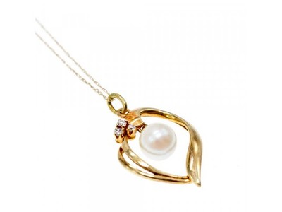 14 K Yellow Gold Pearl & Diamonds Chain With Pendant