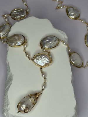 GOLD PLATED PEARL NECKLACE APPROX LENGTH 30 INCH THE BOTTOM OF PENDANT 3 INCH
