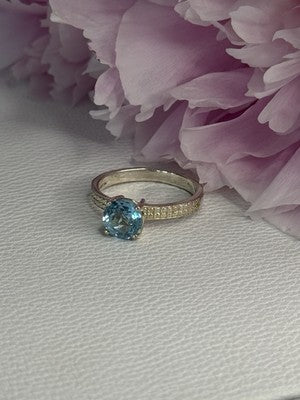 Beautiful 925 Sterling Silver Topaz Ring Size 10