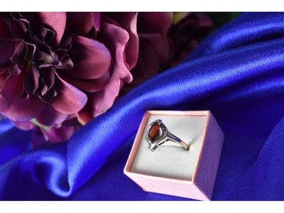 925 Sterling Silver Garnet Ring Size 6.5