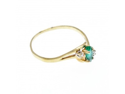 14K Yellow Gold Emerald & Diamonds Ring Size 8