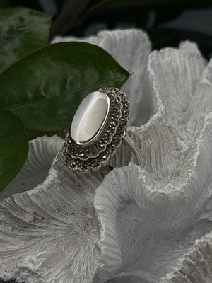 Elegant Vintage 925 Sterling Silver White Abalone & Marcasite Ring Size 9