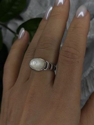 925 Sterling Silver White Abalone Mother of Pearl Ring Size 7