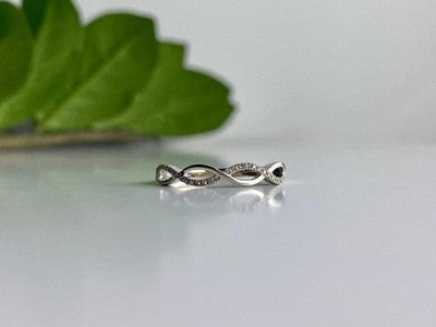 10K White Gold Diamonds Ring Size 7
