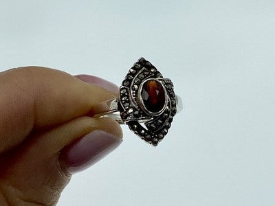 925 Sterling Silver Garnet & Marcasites Ring Size 7