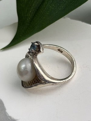 Beautiful Design 925 Sterling Silver Pearl & Topaz Ring Size 5