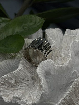 Beautiful Design 925 Sterling Silver Ring Size 8