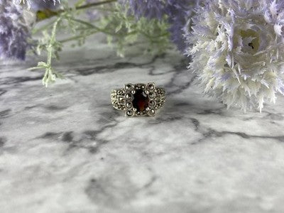 925 Sterling Silver Garnet & Marcasites Ring Size 6.75