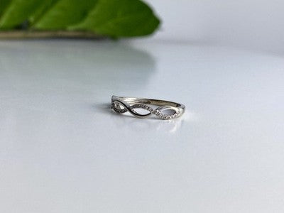 10K White Gold Diamonds Ring Size 7