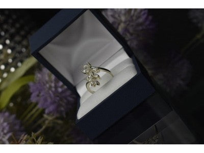 925 Sterling Silver CZ "Delicate Flowers" Ring Size 6.5
