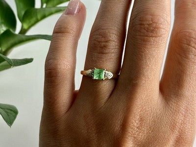 10K Yellow Gold Tsavorite & Diamonds Ring Size 6.25