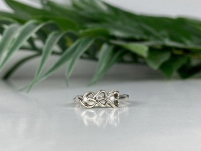 10K White Gold Diamonds "Hearts" Ring Size 7