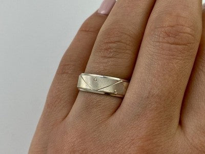 925 Sterling Silver Band Ring Size 7.5 Italy