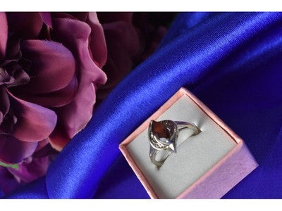 925 Sterling Silver Garnet Ring Size 6.5