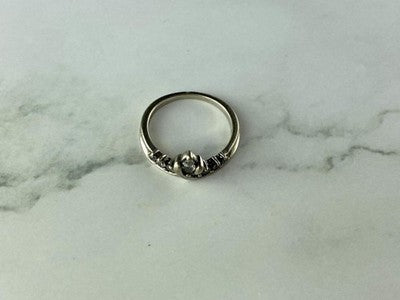925 Sterling Silver White CZ Ring Size 5.5