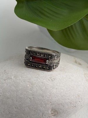 Men's  925 Sterling Silver Garnet & Marcasite Ring Size 10
