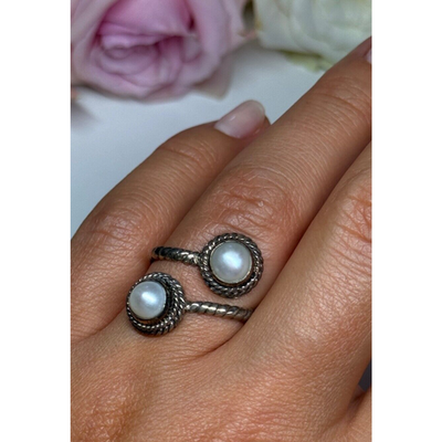 Share Vintage 925 Sterling Silver Pearl Ring Size 5