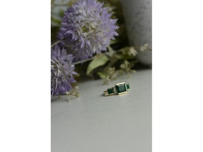 10K Yellow Gold Emerald & Diamonds Ring Size 5.5