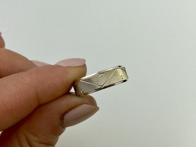 925 Sterling Silver Band Ring Size 7.5 Italy