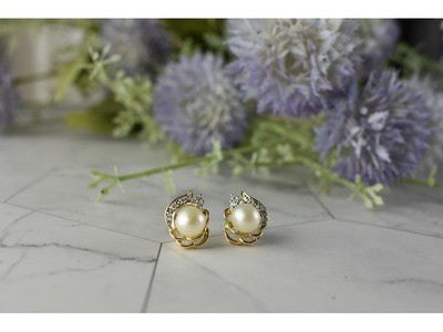 14K Yellow Gold Pearl & Diamonds Earrings