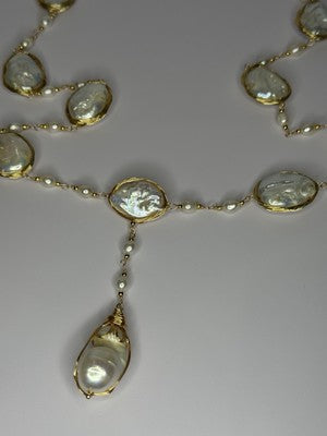 GOLD PLATED PEARL NECKLACE APPROX LENGTH 30 INCH THE BOTTOM OF PENDANT 3 INCH
