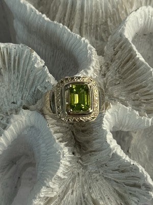 925 Sterling Silver Peridot Ring Size 6