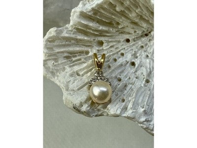 14K Yellow Gold Pearl & Diamonds Pendant