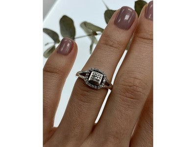 925 Sterling Silver White Sapphires Ring Size 5.5
