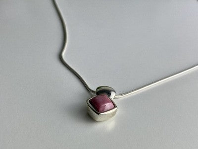 925 Sterling Silver Pink Agate Chain With Pendant Italy
