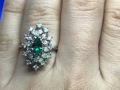 Beautifull Ring With Green & White CZ Size 6.5