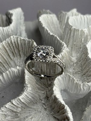 Shiny 925 Sterling Silver Cz Ring Size 10