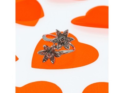14K White Gold Diamonds "Flowers" Ring Size 5.5