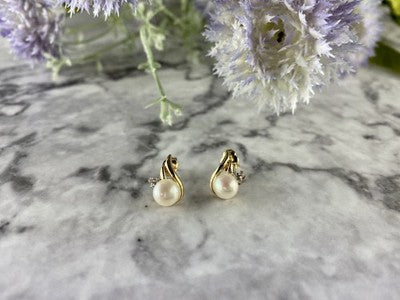 14K Yellow Gold Pearl & Diamonds Earrings