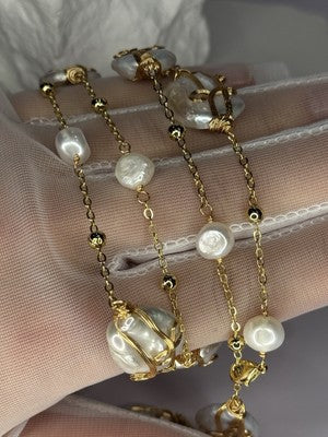 GOLD PLATED PEARL NECKLACE APPROX LENGTH 32 INCH BOTTOM OF PENDANT 4 INCH