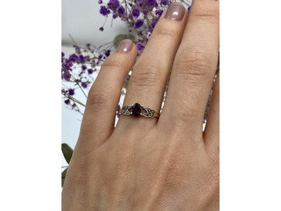 925 Sterling Silver Garnet & Marcasites Ring Size 7