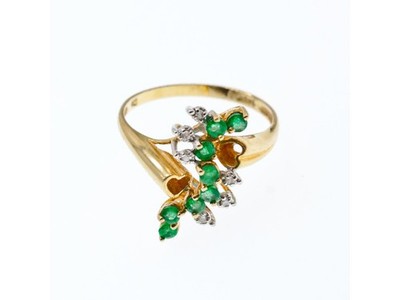 14K Yellow Gold Emerald & Diamonds Ring Size 8