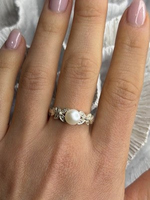 Lovely 925 Sterling Silver Pearl & Beryl Ring Size 10
