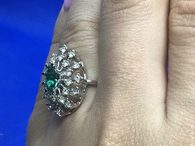 Beautifull Ring With Green & White CZ Size 6.5