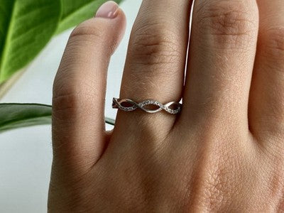 10K White Gold Diamonds Ring Size 7