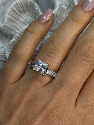 925 Sterling Silver CZ Ring Size 7.5