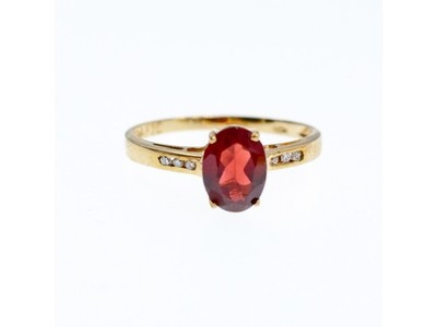 10K Yellow Gold Garnet & Diamonds Ring Size 6.5