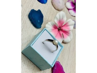 925 Sterling Silver Pearl Ring Size 8