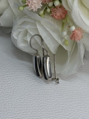 925 Sterling Silver Black Onyx & Mother OF Pearl Earrings Length 1 Inch