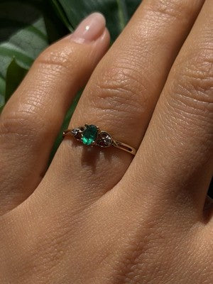 Beautiful Shiny 10K Yellow Gold Emerald & Diamond Ring Size 7