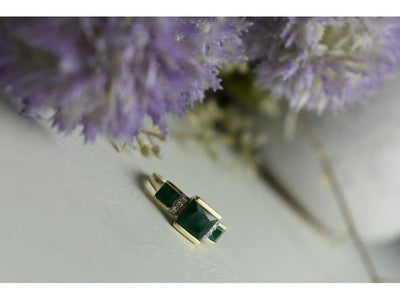 10K Yellow Gold Emerald & Diamonds Ring Size 5.5